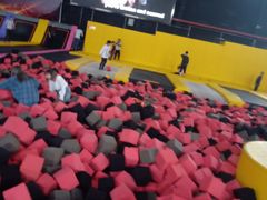 -嘿哟动霸CHUA·新潮玩运动娱乐中心·蹦床滑冰团建乐园