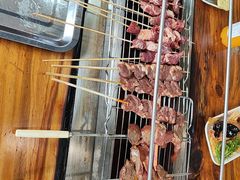 -哈尔滨小酒馆·鲜肉现穿自助烧烤(康新花园店)