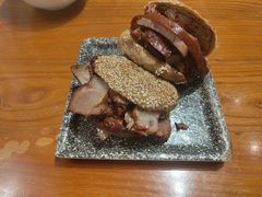 -老天桥酱肉烧饼夹肘子(天桥店)