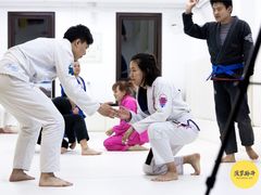 -菠萝格斗巴西柔术训练馆