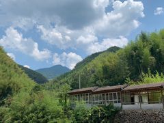 -安吉龙王山峡谷漂流