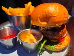 黑洞里和牛鹅肝汉堡-bluefrog蓝蛙(皇庭广场店)