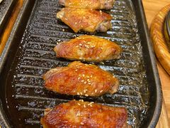 料理烤焦香翅中-老东镇啤酒屋海鲜加工·蒸汽海鲜·海鲜烧烤(台东店)