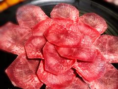 玫瑰牛舌-唯成•韩国炭火烤肉 유성고기