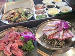 -围炉肉舍•炭烤活鳗•丹东海鲜烤肉(步行街店)