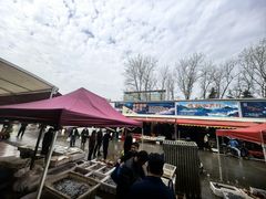 -上海龙吴水胜海发市场