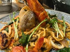 香蒜带子游水大虾手工面-Mark&Mars Restaurant