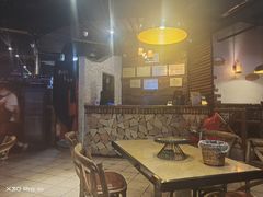 大堂-何师烧烤Pro ·江湖川菜·小龙虾·精酿(太古里旗舰店)