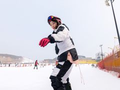 -采薇庄园四季滑雪场