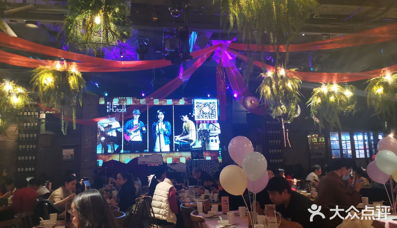 [礼花][礼花][礼花]生日聚会，胡桃里音乐餐吧是个不错的选择[调皮]