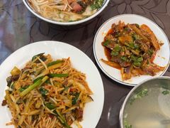 -巍山𤆵肉饵丝