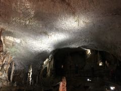 -波斯托伊纳溶洞