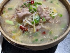 锅仔酸菜汆白肉-华盛园卷子王农家菜水库鱼