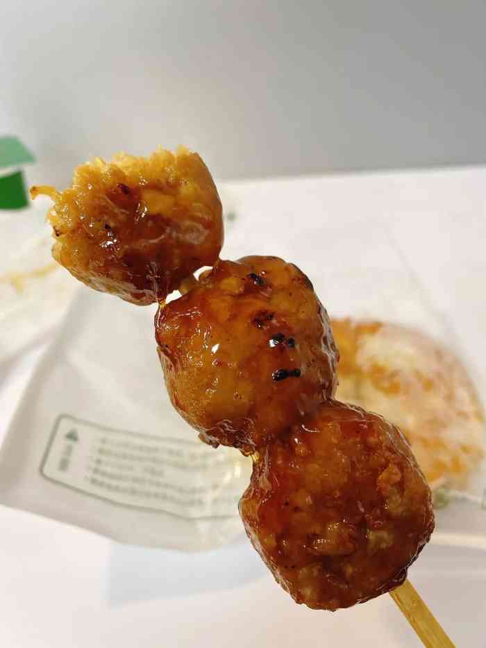 便利蜂(国投财富广场店)-"这家便利蜂跟2号楼那个便利蜂一步之遥,有.