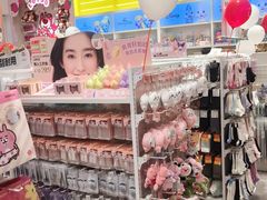 -名创优品(北京新中关购物中心地铁层店)