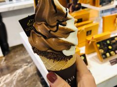 双色冰淇淋甜筒-GODIVA(月星环球港店)