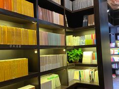 -钟书阁(松江泰晤士小镇店)