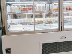 面包甜点陈列柜-白色日记·手作酸奶(麦凯乐店)