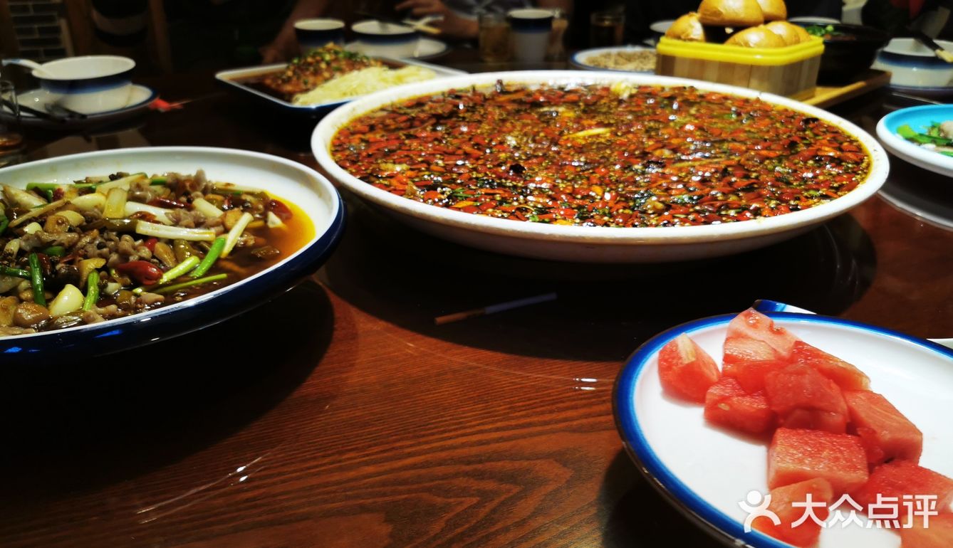 烧白，来凤鱼，蒜泥白肉，番茄丸子