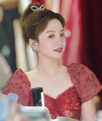 点击看大图 -爱伊人婚纱礼服美妆馆