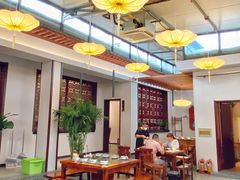 大堂-景明轩•养生酸汤鱼火锅 云贵鲜菌 现舂野果酸汤(王寨小区店)