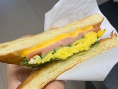 丹麦火腿嫩炒蛋三明治-中粮丰通（北京)食品有限公司