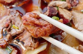 Whole Roast Duck with Spicy Sauce