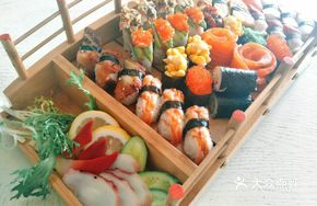Classic Two-Person Sushi Set