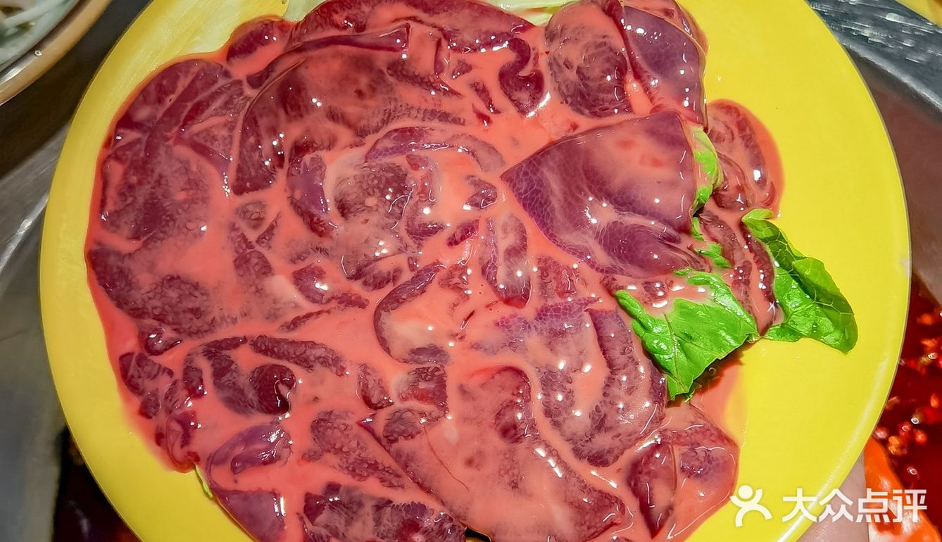黄喉配猪排😋在万勇超新店get√新吃法！