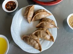 地瓜面山菜包子-崂山水果园农家宴(泉水鸡店)