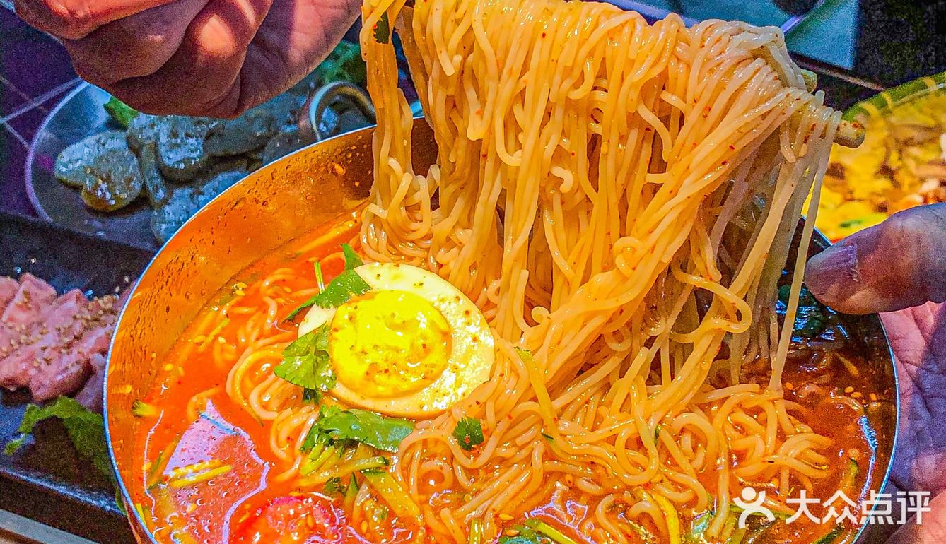 我就奔着他家一米五花肉来的！！