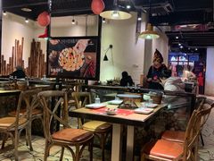 大堂-何师烧烤Pro ·江湖川菜·小龙虾·精酿(太古里旗舰店)