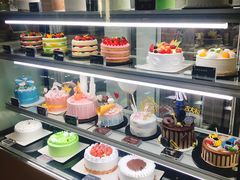 面包甜点陈列柜-卷心卷意·轻甜蛋糕(新光天地店)