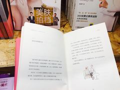 -新华里咖啡书吧(新华书店小寨店)