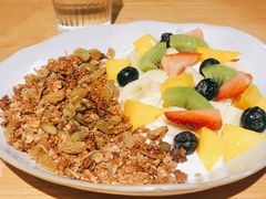 当季水果谷物希腊酸奶-Brunchat