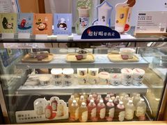 面包甜点陈列柜-炖物24章·顺时轻养茶(杭州大厦店)