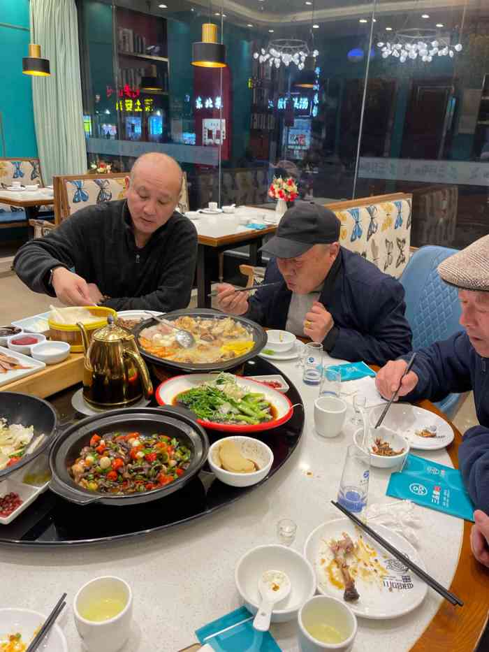 三品香(九谊店"包厢很赞,团购很赞,菜量很大,口味也很好.