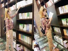 -钟书阁(松江泰晤士小镇店)