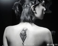 几何-黑旗纹身