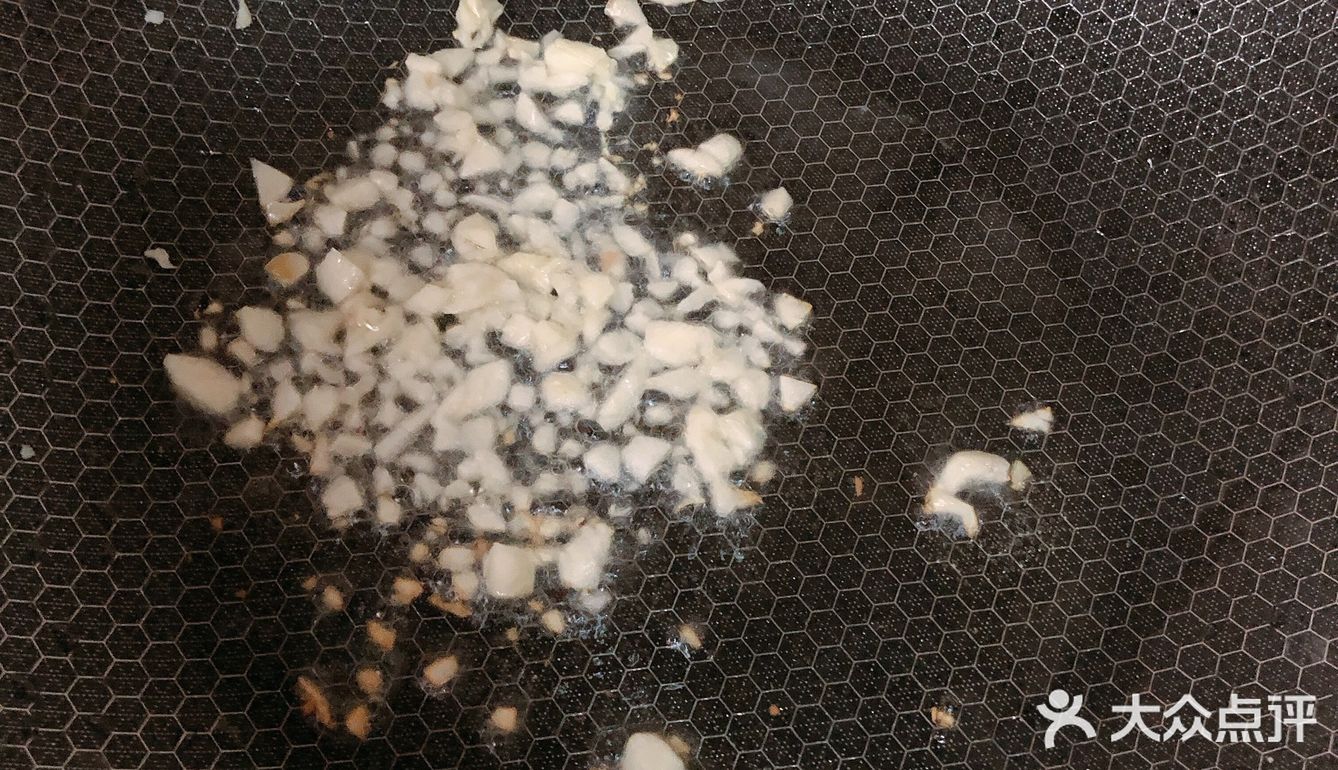 色香味俱全的鸡翅，吃在嘴里，甜在心里