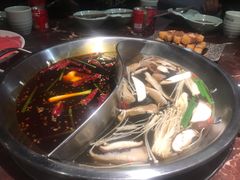 菌香鸳鸯锅-晓宇重庆火锅(赛格国际购物中心店)