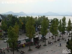 顶楼花园拍出去的景色-杭州君悦酒店