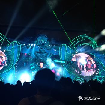 第一次来参加长隆万圣节 我们买的是夜场票，没到3点就