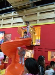 -六月巴士童乐园(抚顺罕王商场店)