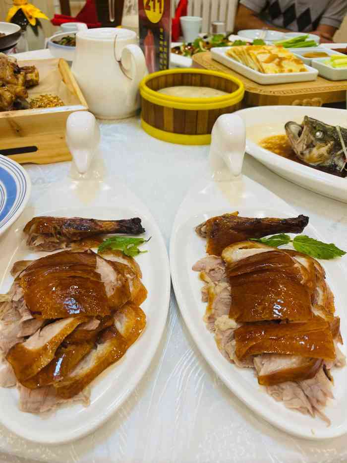 鸿禧大清花(方庄店)-"朋友聚会 我们请客 选的这里 提前定的包.