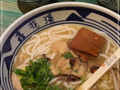 -鑫花溪牛肉米粉(东环大润发店)
