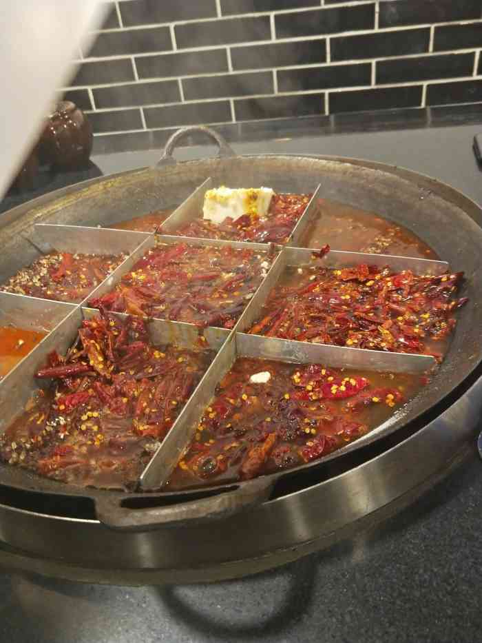 黄二哥老火锅(沙坪坝店)-"位置在爱德华往沙坪公园方向100m左右,.