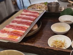 -围炉肉舍•炭烤活鳗•丹东海鲜烤肉(步行街店)