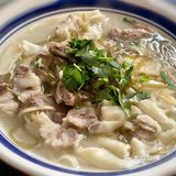 首先早起菜市场买一块肥瘦相间的羊排