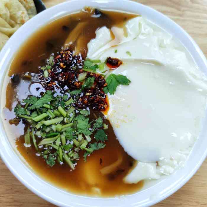 筋饼豆腐脑一绝-"[薄荷]环境:新店装修之后超级干净亮堂.